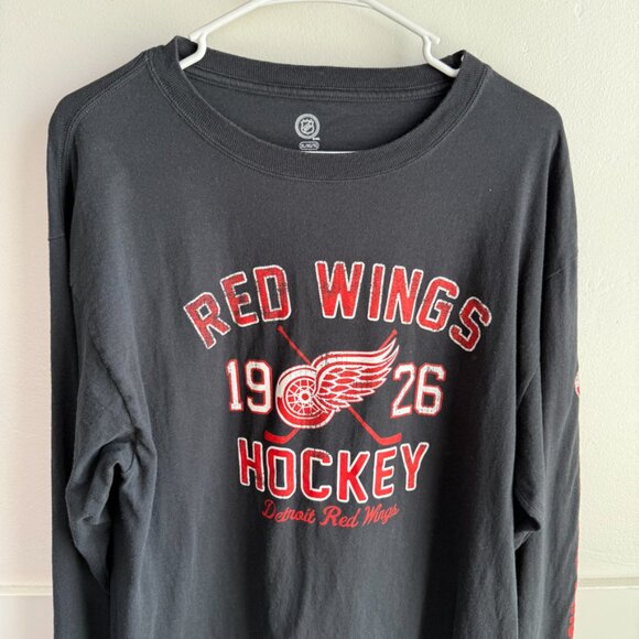 NHL Black Red Wings Hockey Long Sleeve Shirt - Picture 5 of 7